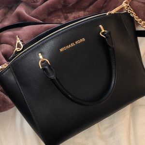 Very gently used MK purse!